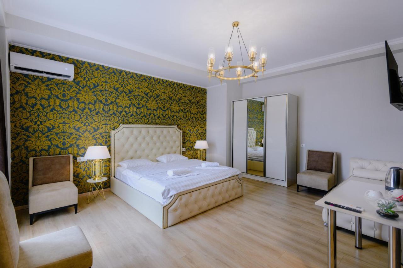 Golden Globe Hotel&Villa Tbilisi Buitenkant foto